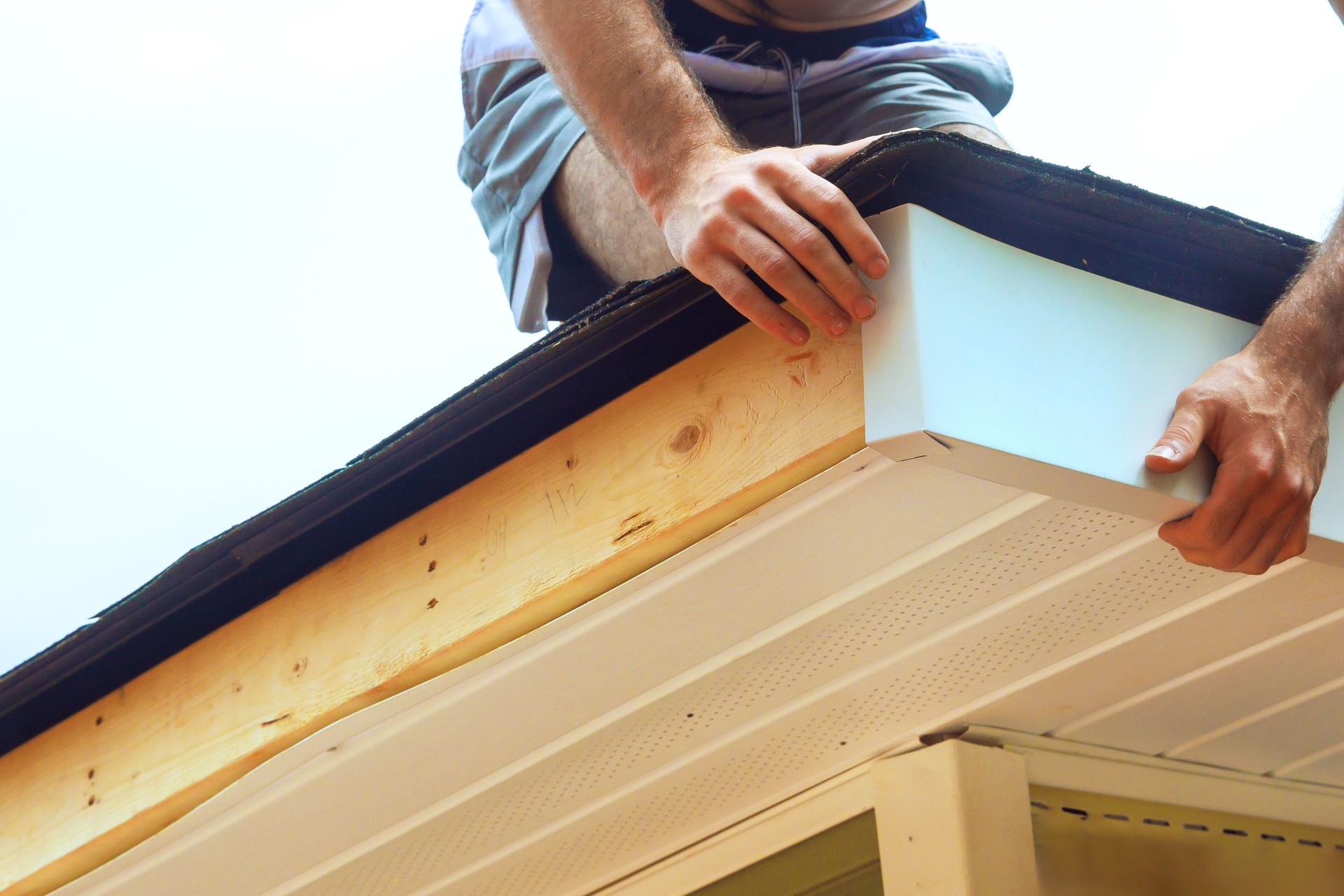 For exterior wooden corners, it is recommended to install aluminum composite panels fascia trim in order to protect a wood from damage