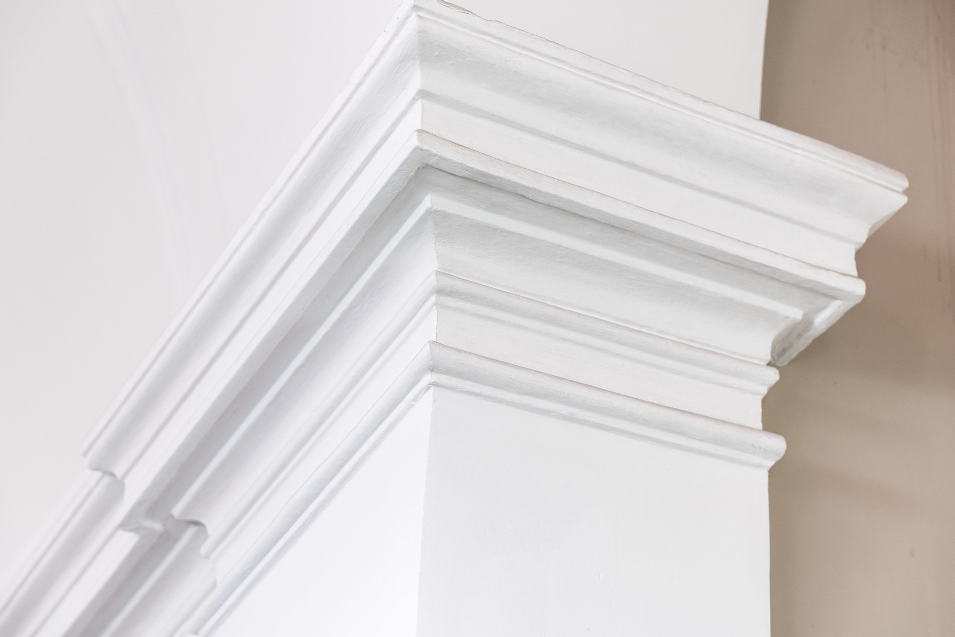 Detailed image of an intricately designed white cornice